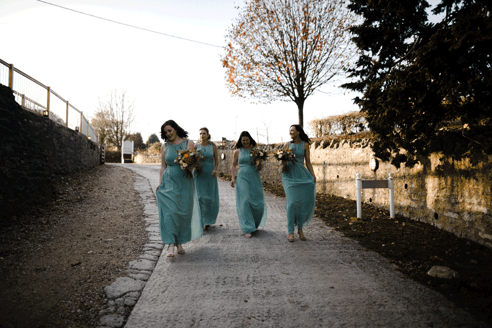 brides maids arriving to wedding in teal dresses