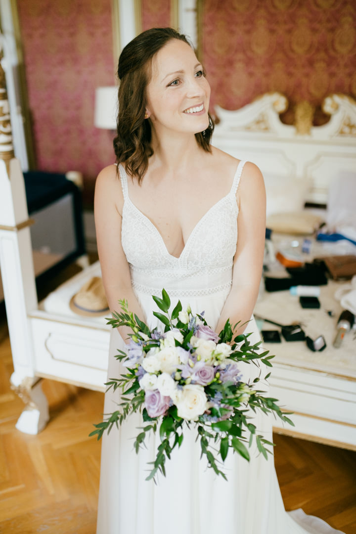 wedding bride holding flowers